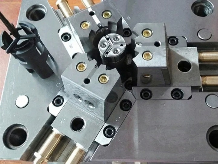 Unscrewing Mold Manufacturing